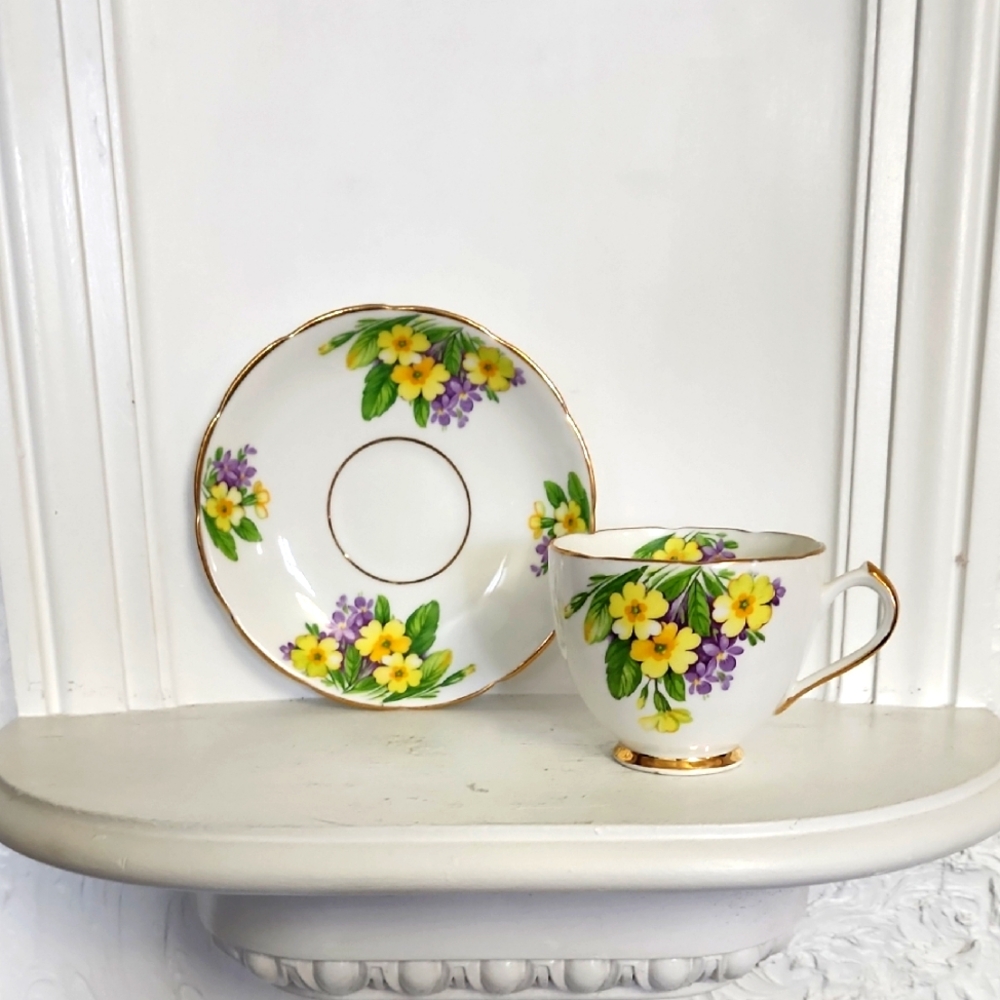 Duchess Bone China Flower Vintage Teacup & Saucer Made In England